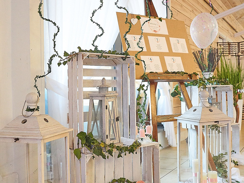 Weselne dekoracje balony i kwiaty