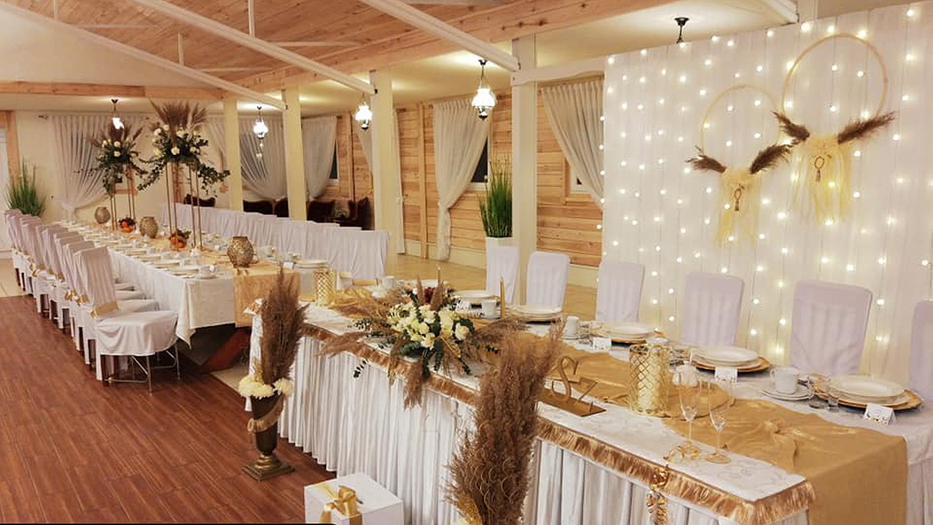 Oświetlenie sali wieczorem